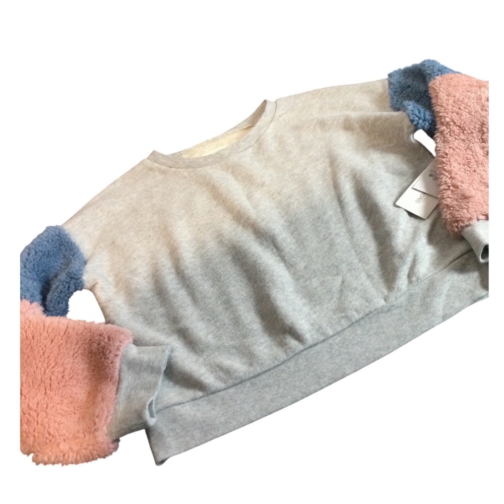 Treasure & Bond Kids Gray Pink Blue Fuzzy Sleeve Sweatshirt Size‎ S 7/8